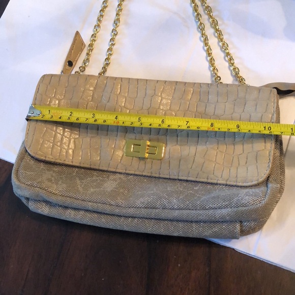 Moved Sondra Roberts roomy fabric, faux stamped leather double chain strap bag - Picture 8 of 10